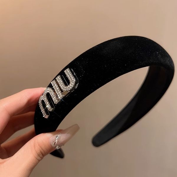 

High-grade brand letters hairpin luxury fashion brand-name hair bands women's velvet hair bands vintage versatile women's jewelry