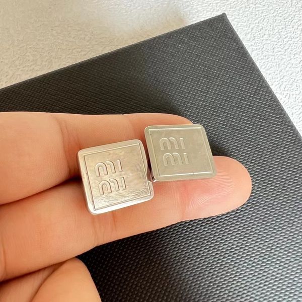 

Luxury Fashion Designer Square Earrings Monogram Exquisite Simple Women's Earrings Hundreds of Popular Women's Designer Jewelry