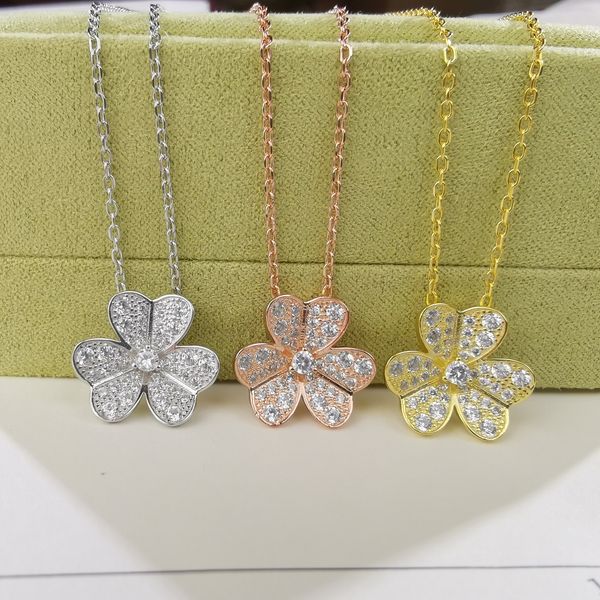 

Lucky Clover Necklace Ladies Pendant Necklace Luxury Fashion Designer Necklace Lucky Straw Pendant Exquisite Simple Designer Necklace Birthday Gift