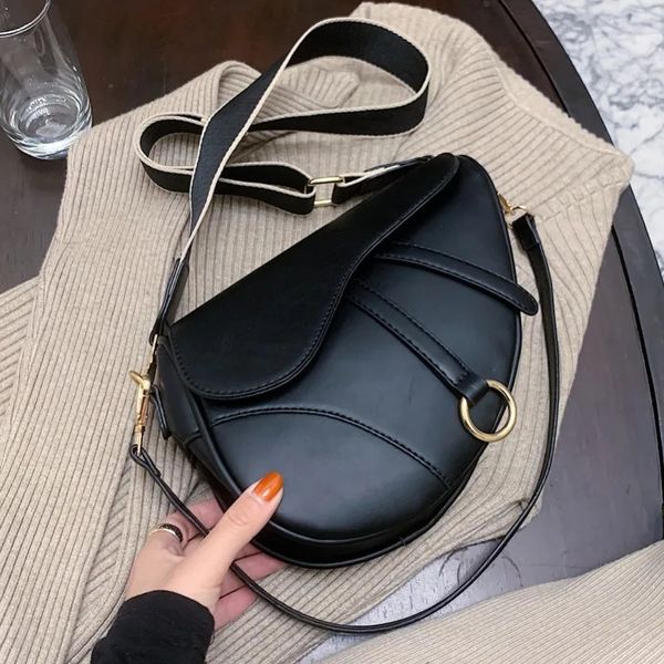

Kids Luxurys Handbags Designer Bag Top Quality Genuine Leather Classic Saddle Bag Hand Palm Stria Fashion Luxe Saddle Bag Dame Popular Deluxe Shoulder Bag, 1 smooth