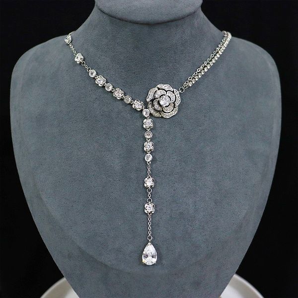 

Luxury Fashion Designer Necklace New Women's Premium Delicate Camellia Pendant Necklace Long Tassel Necklace Goddess Must Have Necklace Free Shipping