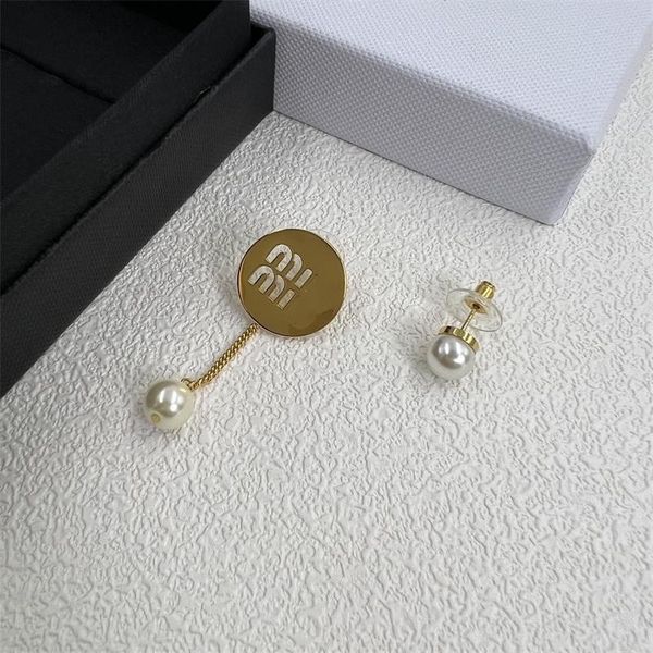 

Luxury Fashion Designer Earrings Women's Pearl Dangle Earrings Asymmetric Pearl Earrings Letters Hollow Out Design Women's High-end Jewellery