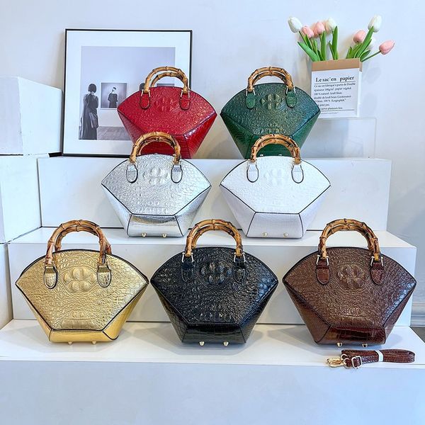 

wholesale shoulder bag 7 colors classic retro crocodile handbag elegant atmospheric pressure flower backpack street popular solid color leather shell bag 6782#, White