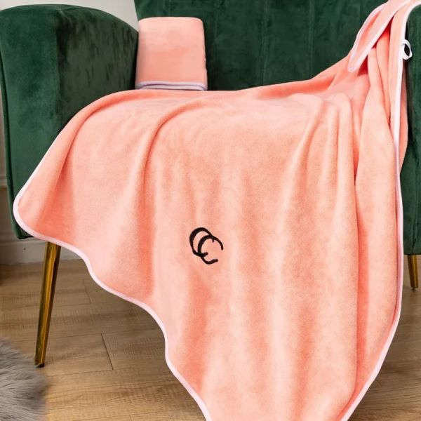 

Fashion Set Coral Plush Designer Letter Face Bathtowel Men's and Women's Washing Towel Factory Export, Black
