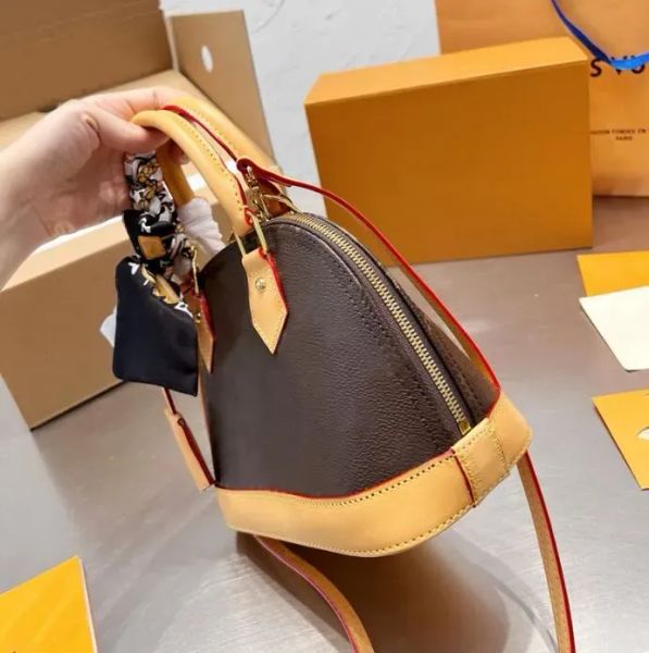 

2024Designer Fashion Brand Shoulder Bag Luxurys Brown Flower Women Crossbody Handbag Shell Bag with Lock tag, Brown grid