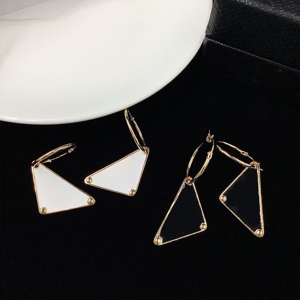 

Fashion Earrings Charm Designer Simple Earing for Man Womens Classic 2 Colors Black White