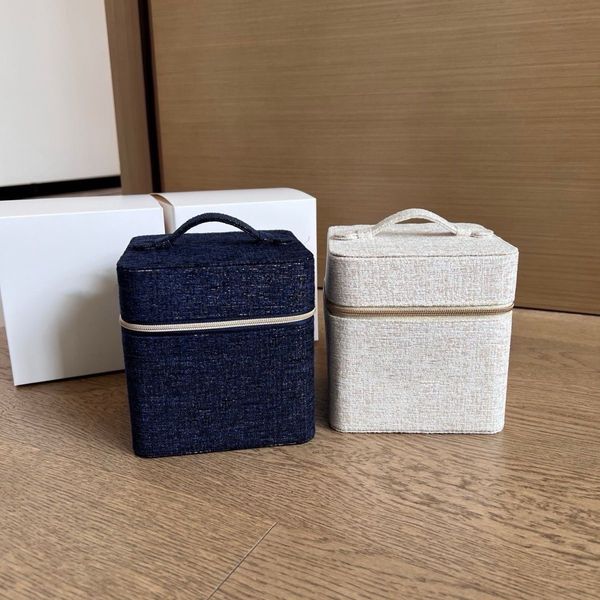 

Designer For Girl Beauty VIO GWO Gift White Blue & Gold Makeup Travel Cosmetic Box Case Zipper Bags 13cm Size Hot Selg