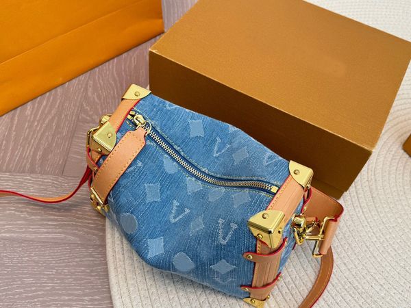 

2024 catwalk style designer denim Soft box for women fashion shoulder crossbody package clutch handbag messenger evening packages tote bag, Blue
