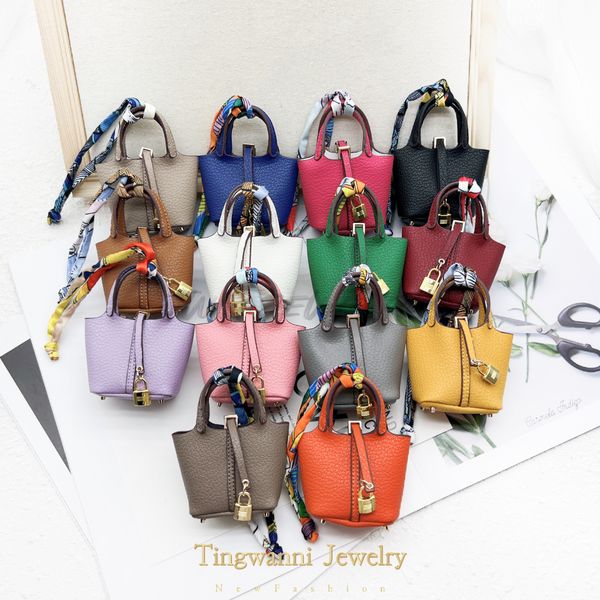 

New Fashion Bag Pendant High end Leather Car Keychain Pendant Cute Creative Earphone Bag Women's Bag Accessories