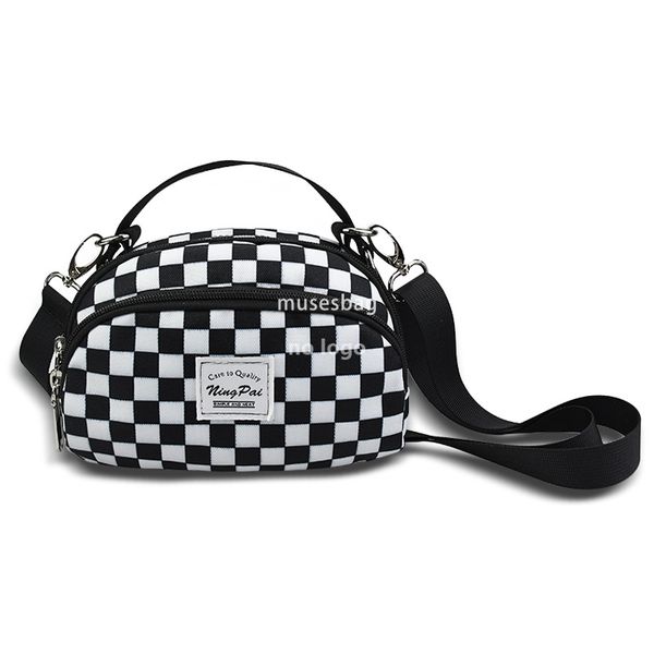 

Casual simple hand bill of lading shoulder bag with Korean version of black and white checkerboard crossbody bag ins trend student small bag