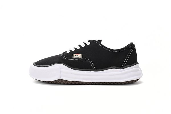 

Luxury Canvas Shoes Versatile Summer Footwear with Unique Design, Available in Black and White (Size Range 35-47), C1