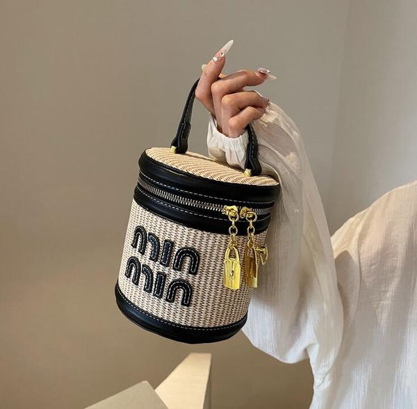 

Fashion Summer popular straw handbag simple Joker woven mobile phone bag niche design stitching leather bucket bag street trend zipper women shoulder bag, Brown