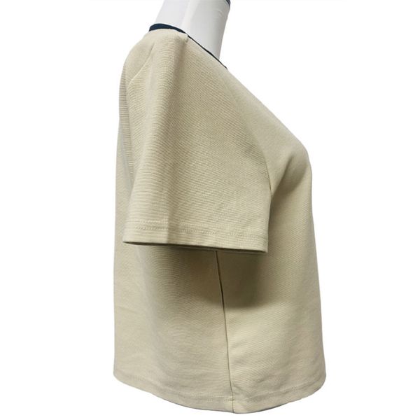 

Minimalist Casual Style: Light Beige Short-Sleeve T-Shirt