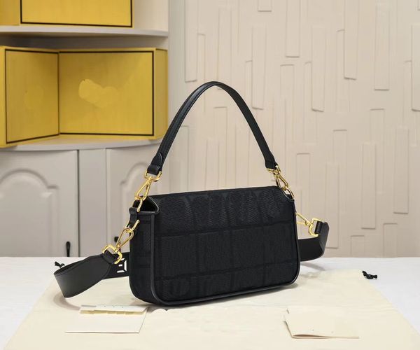 

Chic Steamer Classics Handbag Collection - Versatile Leather Crossbody Shoulder Bag, White