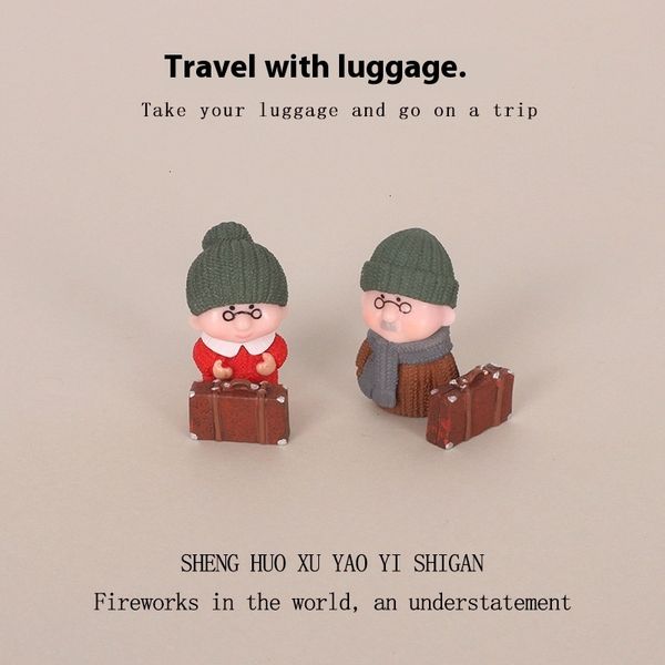 

Mini creative elderly travel luggage, resin crafts, micro landscape home decorations, desktop ornaments
