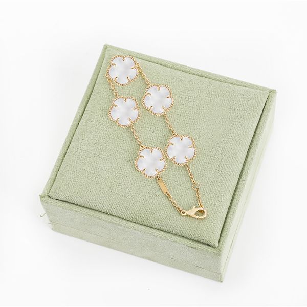 

Designer Bracelets Classic Clover Bracelet Fashion Five Flower for Mans Womans Gold Silver Optional 19 Styles Classic Multicolor Options Gifts