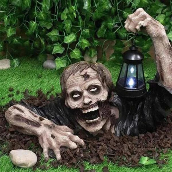 Horror zombie carrying lamp decoration garden crafts decoration resin statue model doll LED lamp room Halloween decoration 240823