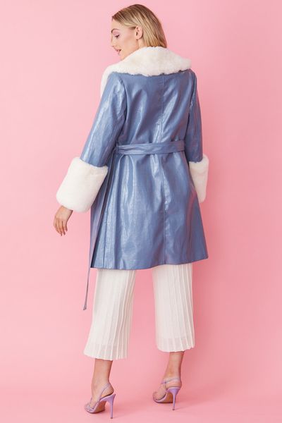 

Elegant Women's Waterproof Trench Coat for Year-Round Wear Stylish & Robust, White