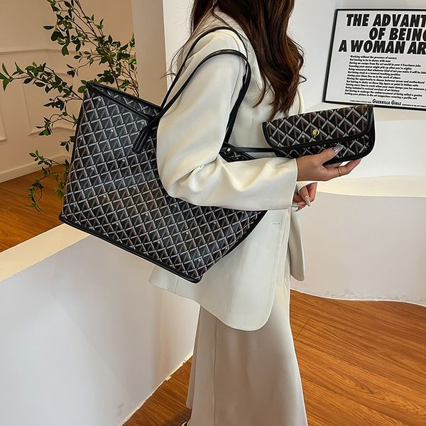 

Designer Solid Color Plaid PVC Tote Simple And Elegant Suitable For Women Shoulder Bag S Daily Use Commuting 433, Brown