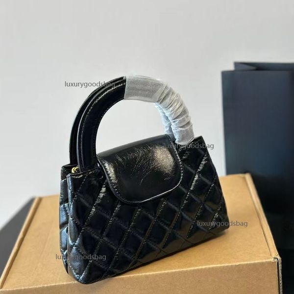 

New fashion mini chain square Bag Daily commute casual classic purse Lightweight handbag crossbody bag 21cm 14cm, Black trumpet