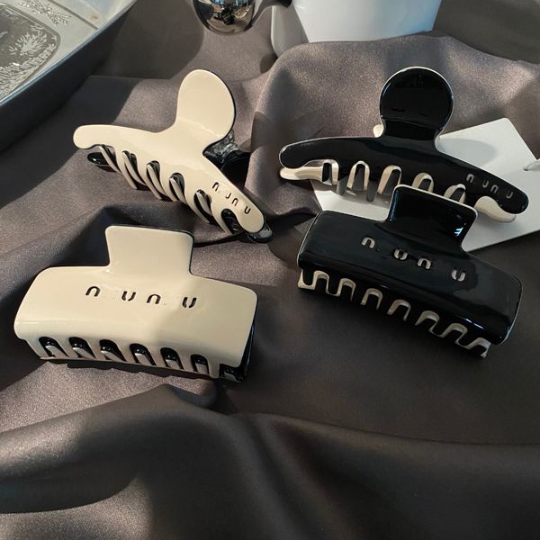 

Brand Designer Hair Clips Letter Hair Accessories Womens Girls Hairpin Classic Hair Clips Fashion Black White Shark Luxury Hairpin Hair Clips Barrettes