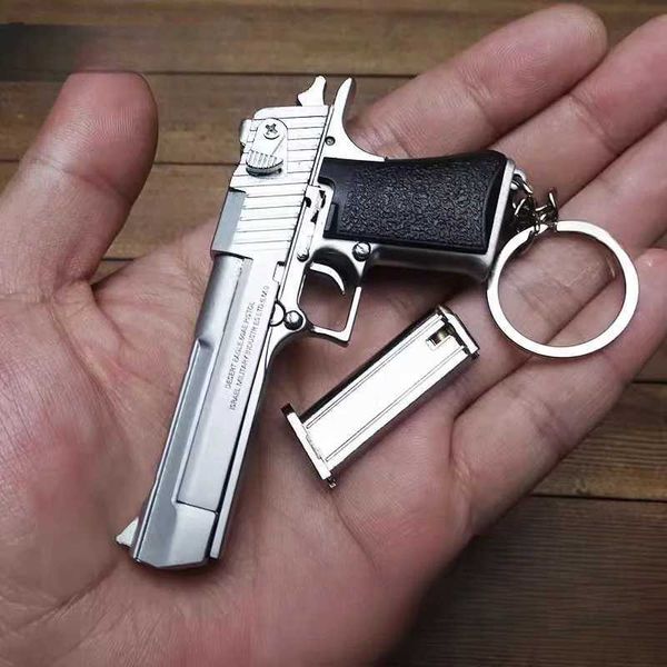 

3 1 Alloy Desert Eagle Pistol Model Mini Gun Keychain Gold Plated Bag Pendant Detachable Toy Gun Adult Childrens Gift W240829