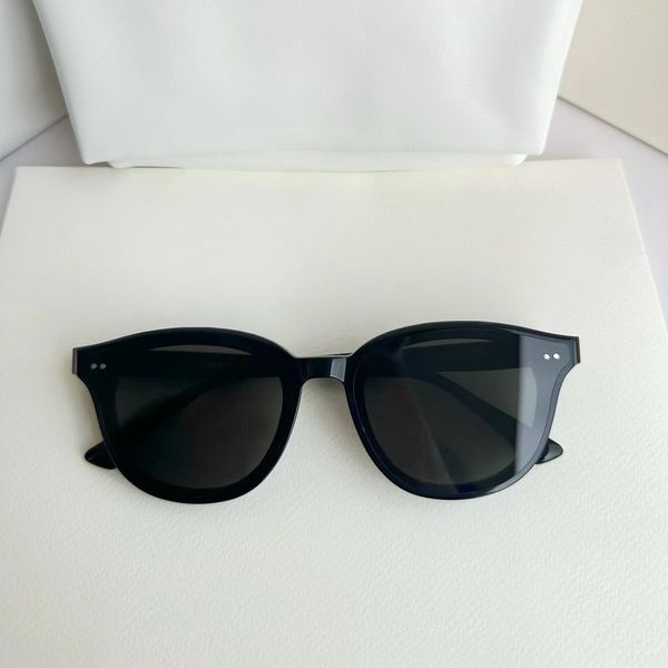 Trendsetting Men's and Women's Designer Sunglasses with Superior Craftsmanship