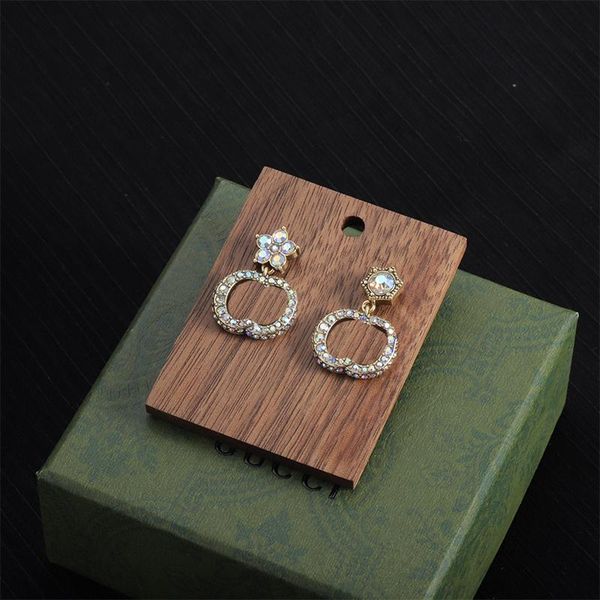 

Fashion Earrings Designer Simple Stud Earing for Man Womens Classic 2 Color Minimalist Fashionable Styles