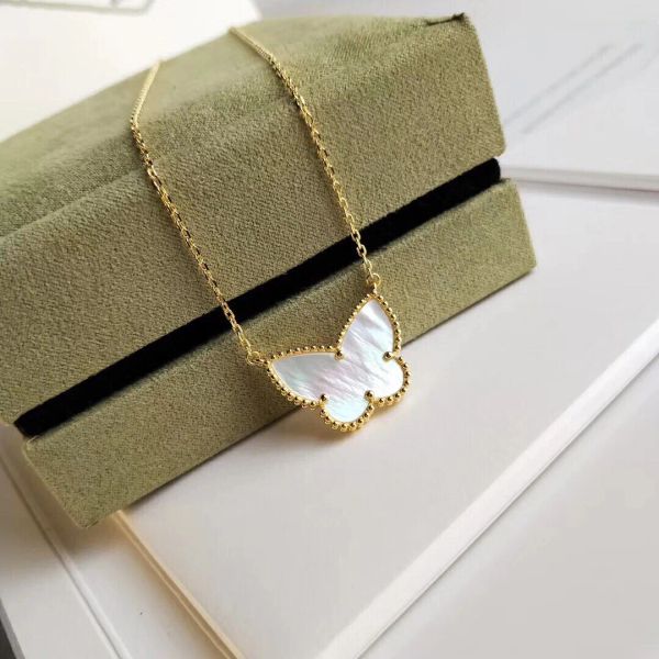 

Designer Vintage Lucky Pendant Necklace Yellow Gold Plated White Mother of Pearl Butterfly Charm Short Chain Choker for Women Jewelry