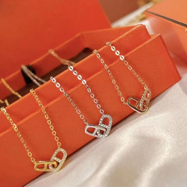 

Designer Pendant Necklaces for Women Brand Horseshoe Gold Shining Bling Crystal Diamond Link Chain Choker Letters Necklace Jewelry Gift