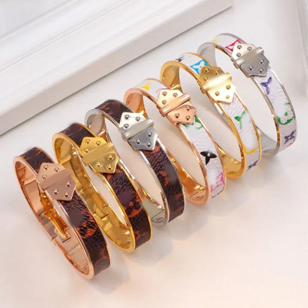 

Classic Luxury Brand Designer Women Men Clover Flower Charm Bracelets Gold Silver Plated Stainless Steel Bangle Wristband Cuff Fashion Jewelry Accessories