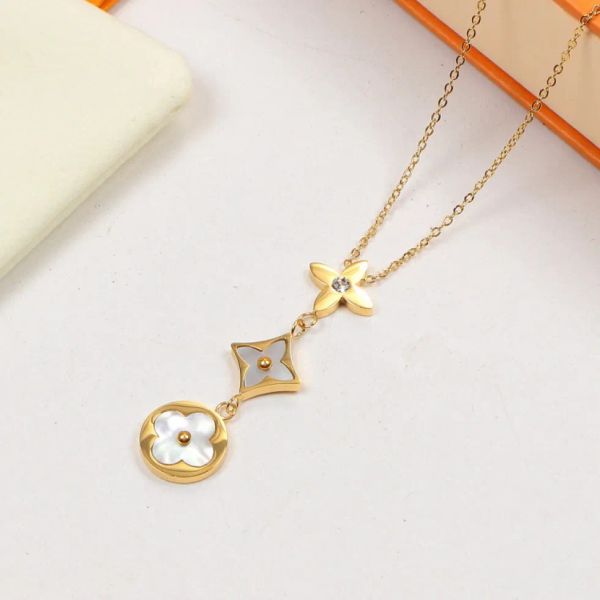 

Luxury Women Letter Flowers Pendant Chain Necklace Classic Brand Designer Gold Silver Plated Titanium Steel Wedding Party Crystal Fashion Jewerlry Gift With Box
