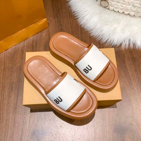 

High quality designer slippers and sandals slide show classic and fashionable summer girls beach slippers flat bottomed rubber soft and comfortable slippers, B5