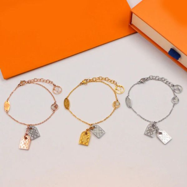 

Men Women Stamp Square Pendant Charm Bracelet Letters Chain Bangle 18K Gold Plated Brand Designer Titanium Steel Luxury Party Fashion Jewelry Wedding Lovers Gift