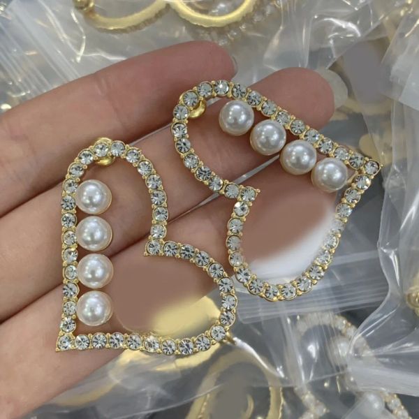 

Elegant Crystal Pearl Letter Heart Bow Ear Stud Earrings Vintage Brand Designer Copper Silver Jewelry for Fashion Women Love Wedding Party Jewelry Gift Wholesale