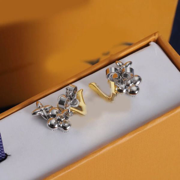 

Classic Women Girl Elegant Crystal Flower Ear Stud Earrings Luxury Brand Designer Women Gold Silver Plated Rhinestone Wedding Party Jewerlry Accessories With Box