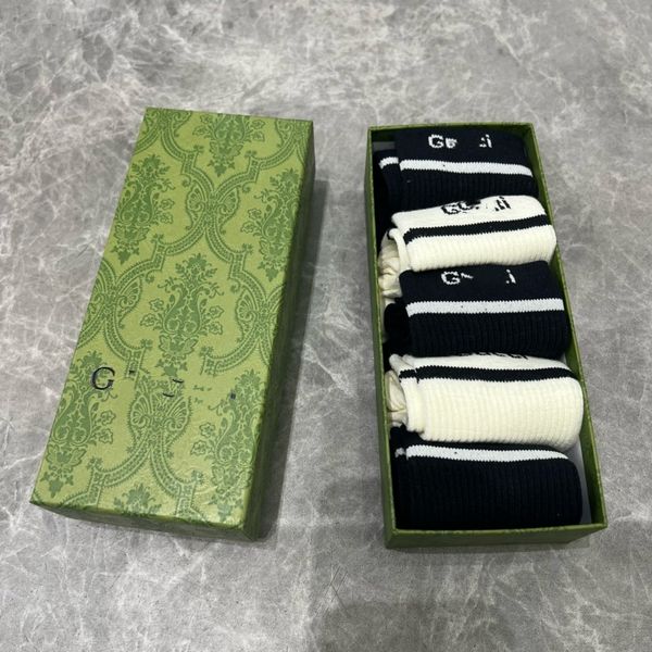 

24ss Sports Socks Women Men Funny Cute School Girls Cotton Embroidery Socks Colorful Woman Sox Brand LOGO Designer Retro White Short socks