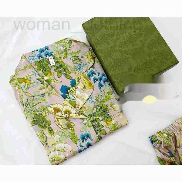 

Women's Silk Pamas: Sleepwear for a Heavenly Night's Rest