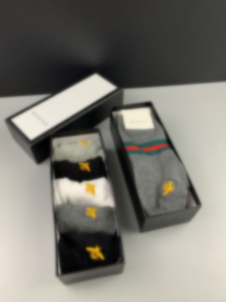 

Designer mens socks and Women's socks Five pairs of stylish sports letter printed socks embroidered pure cotton breathable and box, White