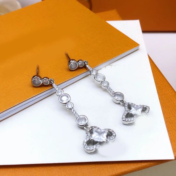 

Elegant Women Girl Flower Clover Crystal 18K Gold Plated Silver Earring Luxury Designers Rhinestone Ear Stud Fashion Wedding Party Jewerlry Access Never Fading