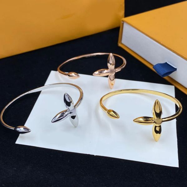 

Classic Flower Clover Blangle Bracelet Luxury Design 18K Gold Silver Plated Stainless Steel Wristband Cuff Armband Pulsera Charm Elegant Women Wedding Jewelry