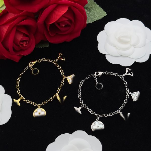 

Classic Clover Letter Bracelet 18K Gold Silver Plated Shell Flower V Charm Pendants Original Designer Fashion Women Wristband Cuff Link Chain Bangle Jewelry