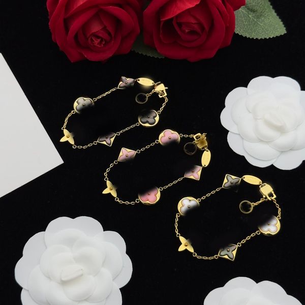 

Luxury Shell Clover Chain Bracelet 18K Gold Silver Plated Charm Pendants Original Designer Fashion Women Wristband Cuff Link Bangle Jewelry Wholesale no Box