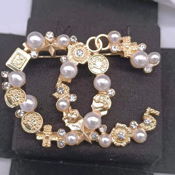 

Designer Pearl Brooches Fashion Womens Brand Double Letter 18K Gold Plated Brooche Sweater Suit Brought Pin Clothing Jewelry Accessories Gifts style