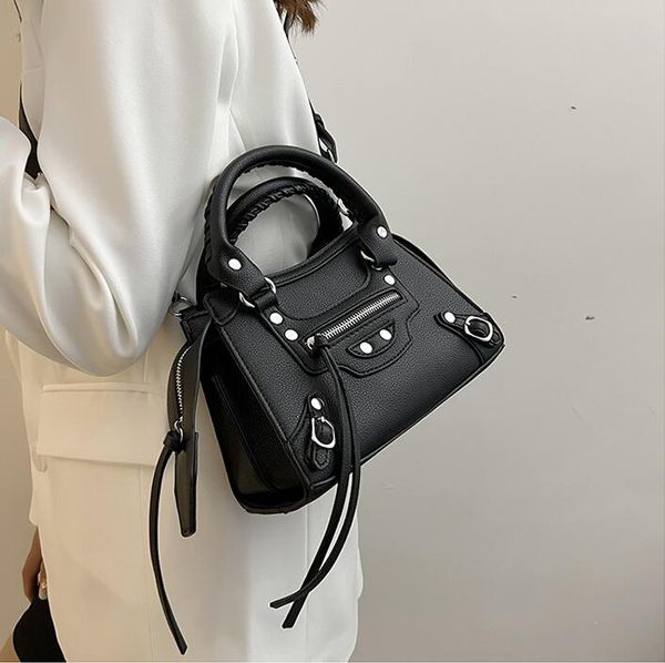 

Outlet factory ladies handbags 8 colors street rivet motorcycle bag Joker atmosphere solid color leather messenger bag this year's popular tassel handbag 605#, Burgundy