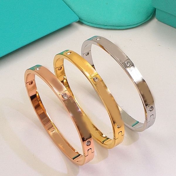 

Cuff Bangle Luxury Brand Designer Crystal Bracelet Couple Wristband Bracelet for Women 18K Gold Silver Plated S925 Sterling Silver Wedding Fashion Jewelry Gift