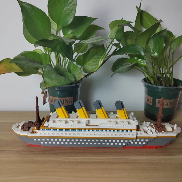 

BUILT KNEW Varied Titanic Model Cruise Ship Building Blocks for Adult Micro Mini Brick Toy Perfect Gift Entertainment Decoration