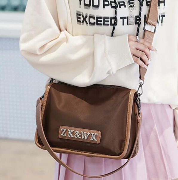 

Factory sales women's shoulder bag elegant retro plaid messenger bag light and soft casual Oxford women backpack daily Joker leather handbag 886, Image colors