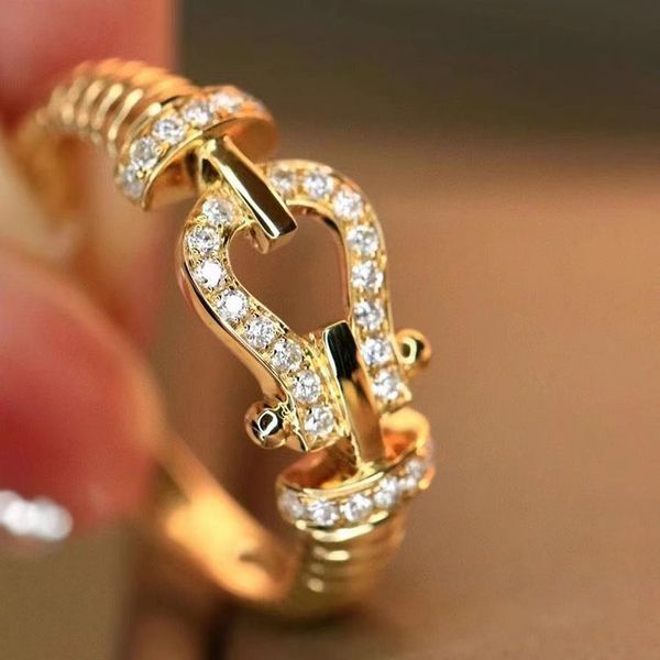 

Luxury Horse Shoes Designer Rings 18K Gold Horse Shoe Bucket Lock Shining Crystal Bling Diamond CZ Zircon Charm Ring For Women Engagment Wedding Jewelry