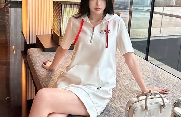 

Dresses spring and summer new short-sleeved hooded dresses letter embroidery decorated with large pockets fashionable women's clothing, White